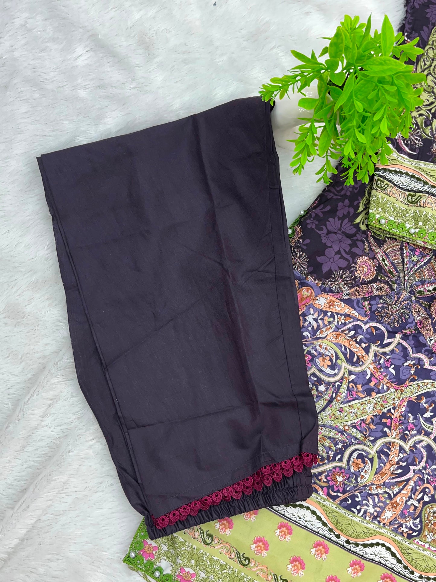 1303 Pakistani Embroidered Suit - Vandana Aarzu