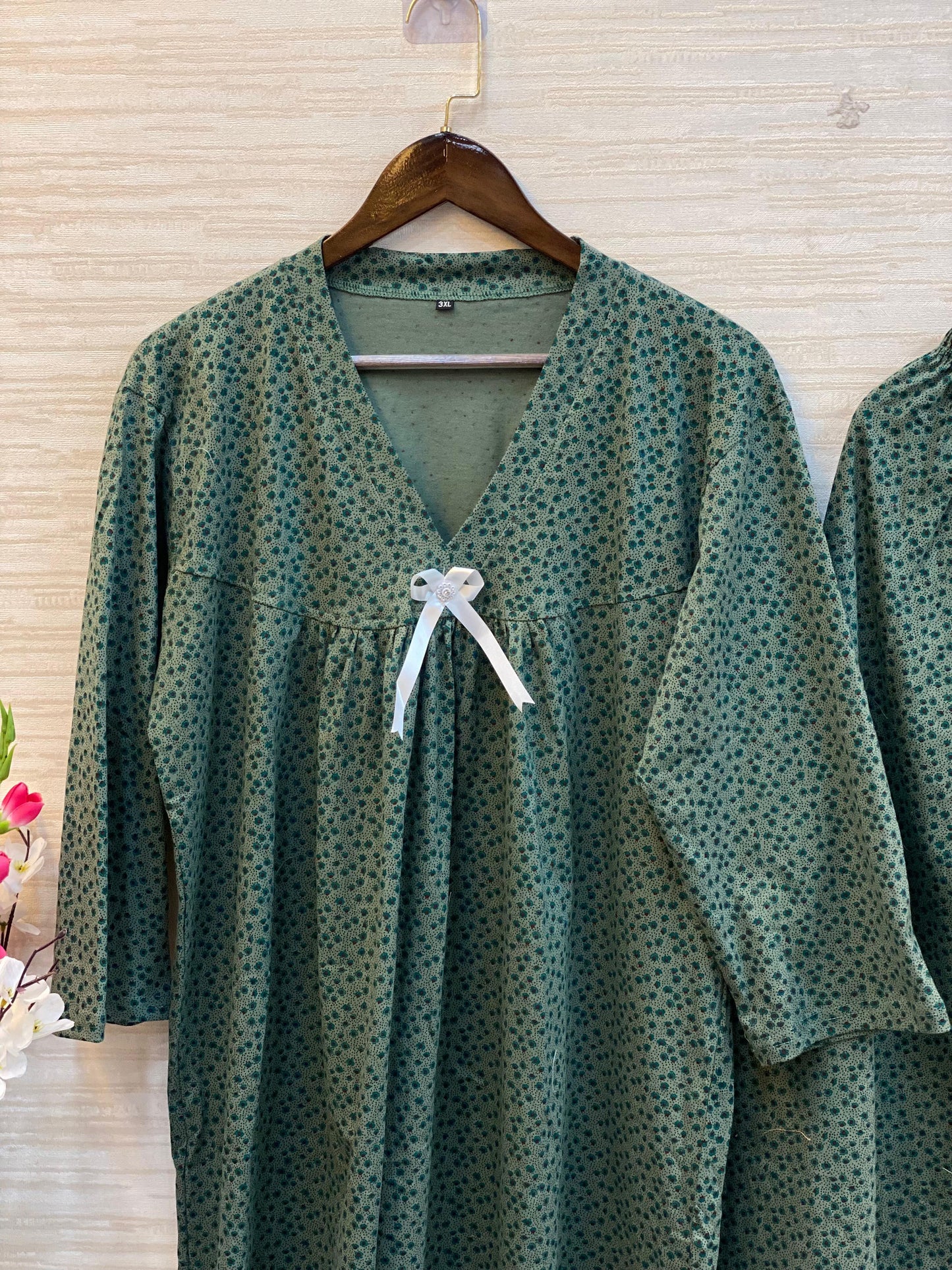 585 The V NECK Bow Night wear - Dot Green