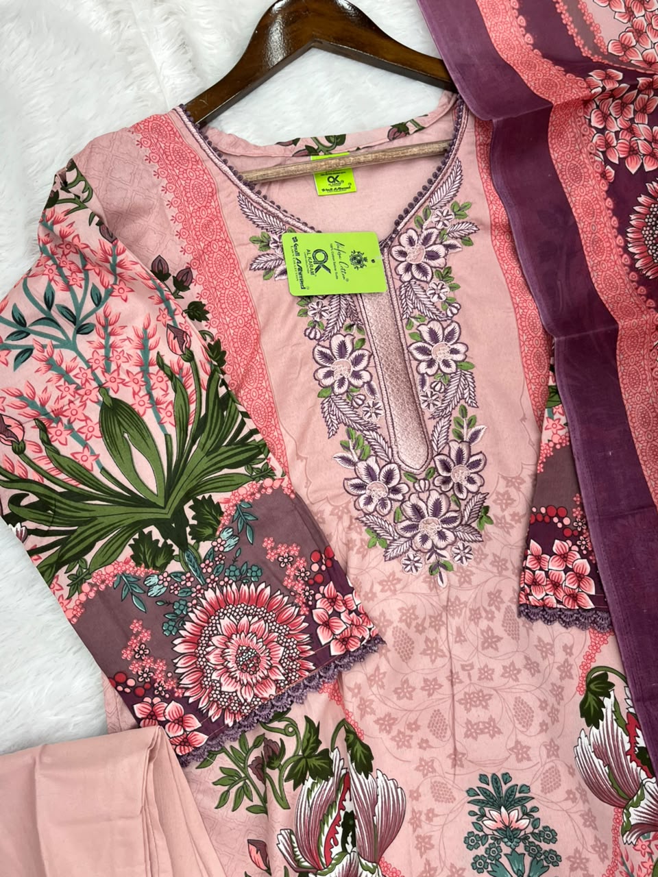 1255 Pakistani Embroidered Suit