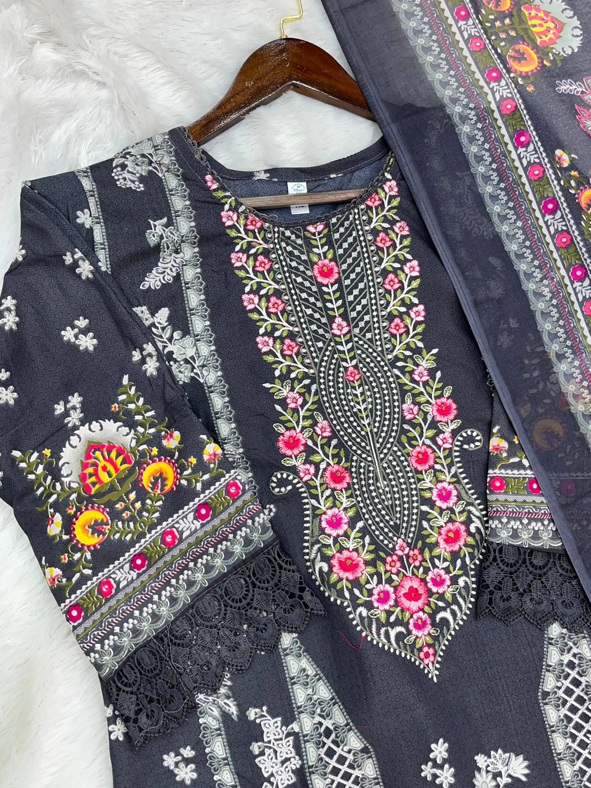 1226 Pakistani Embroidered Suit