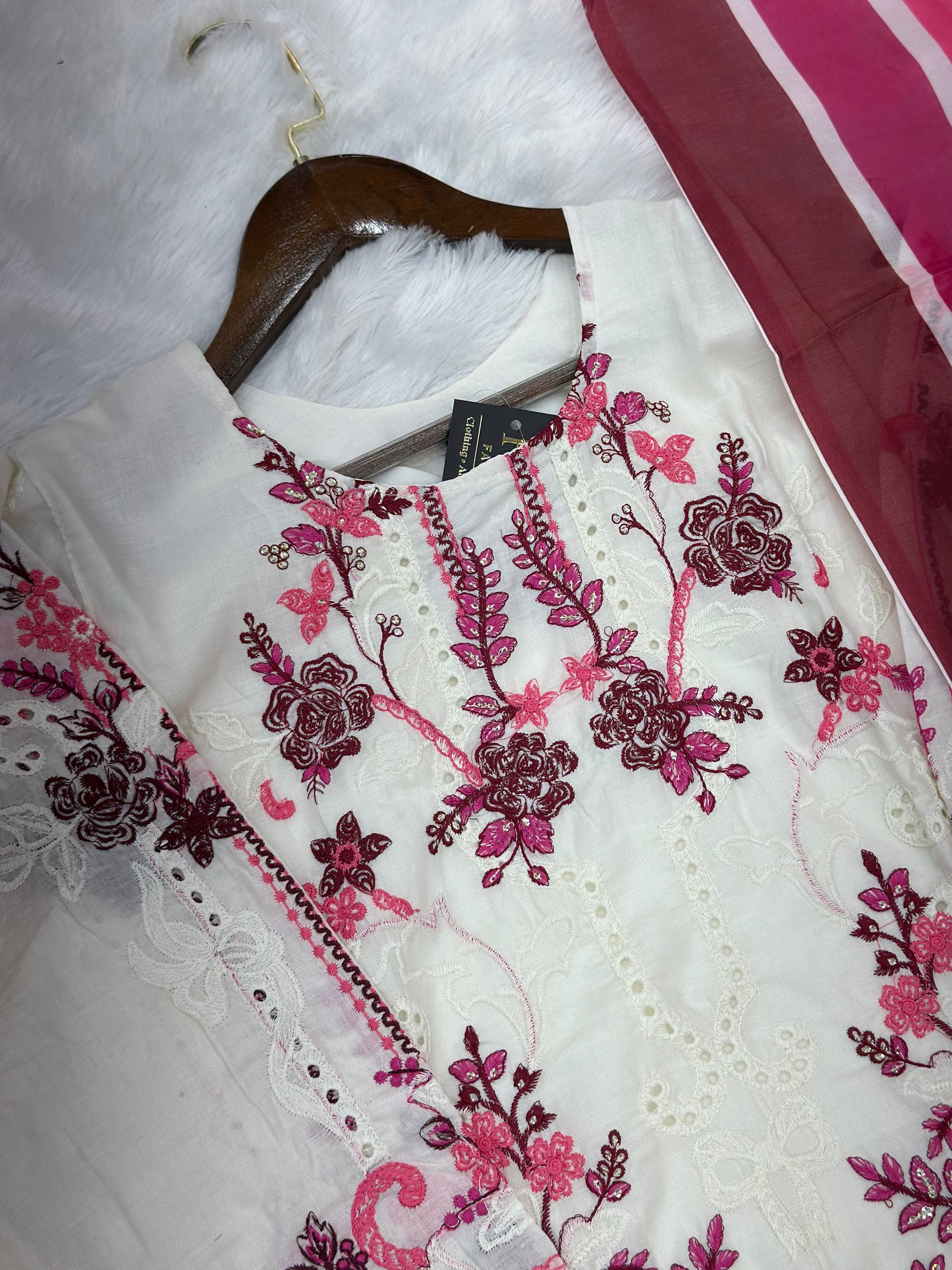 831 Pakistani Lawn Cotton Suit