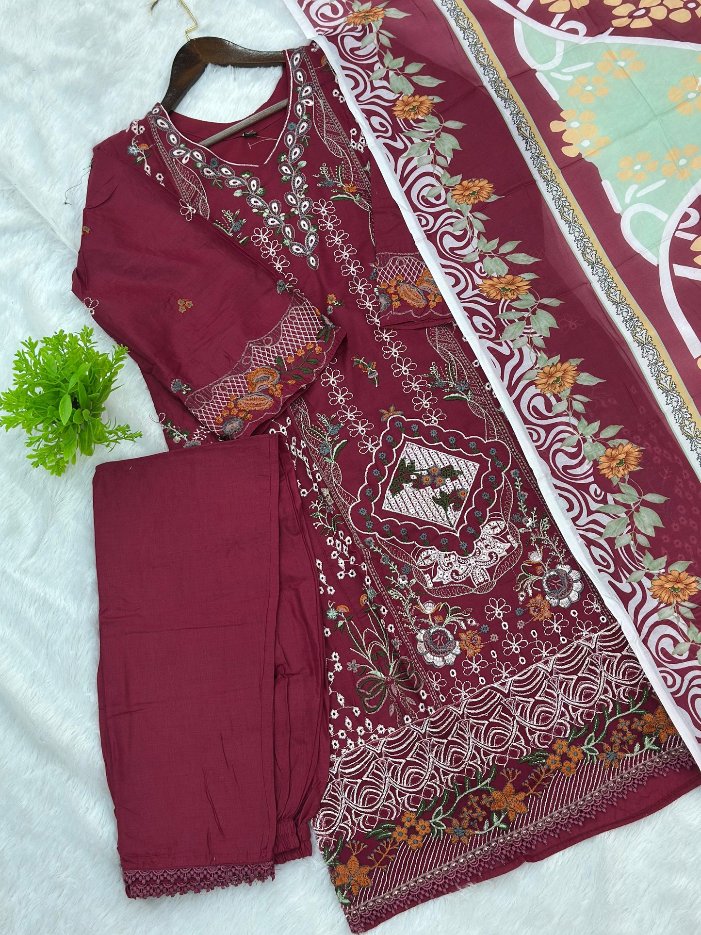 828 Pakistani Lawn Cotton Suit