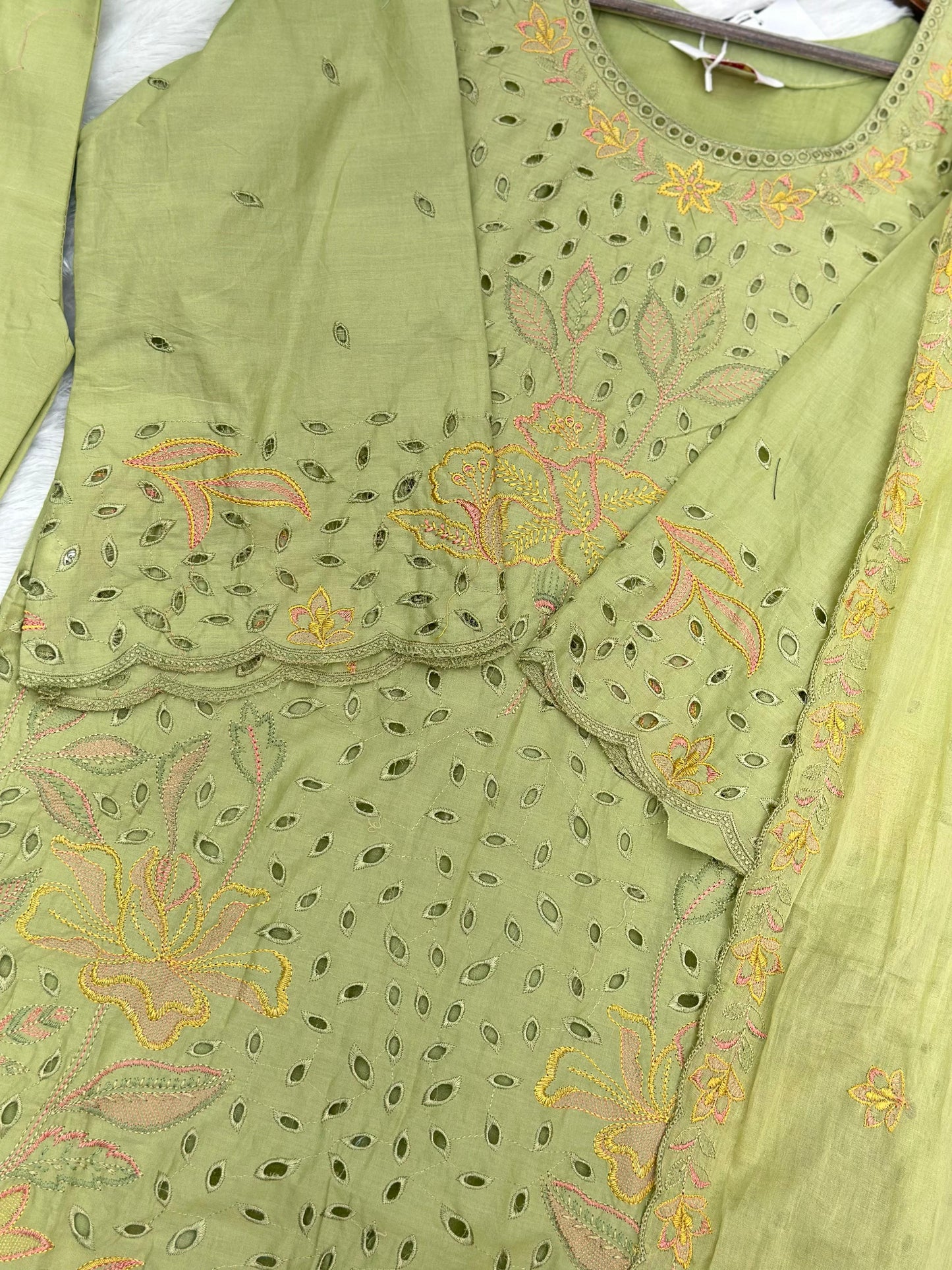 870 Pakistani Lawn Suit