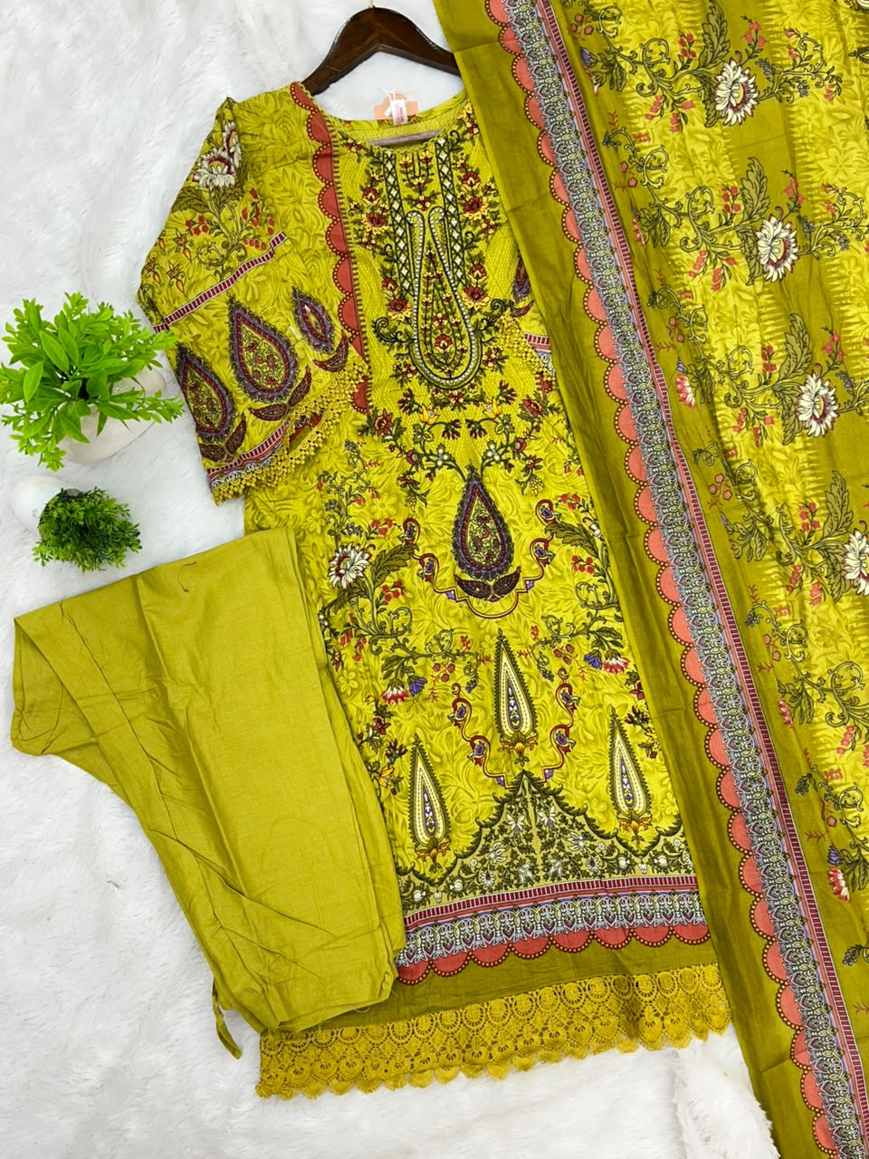 1221 Pakistani Embroidered Suit