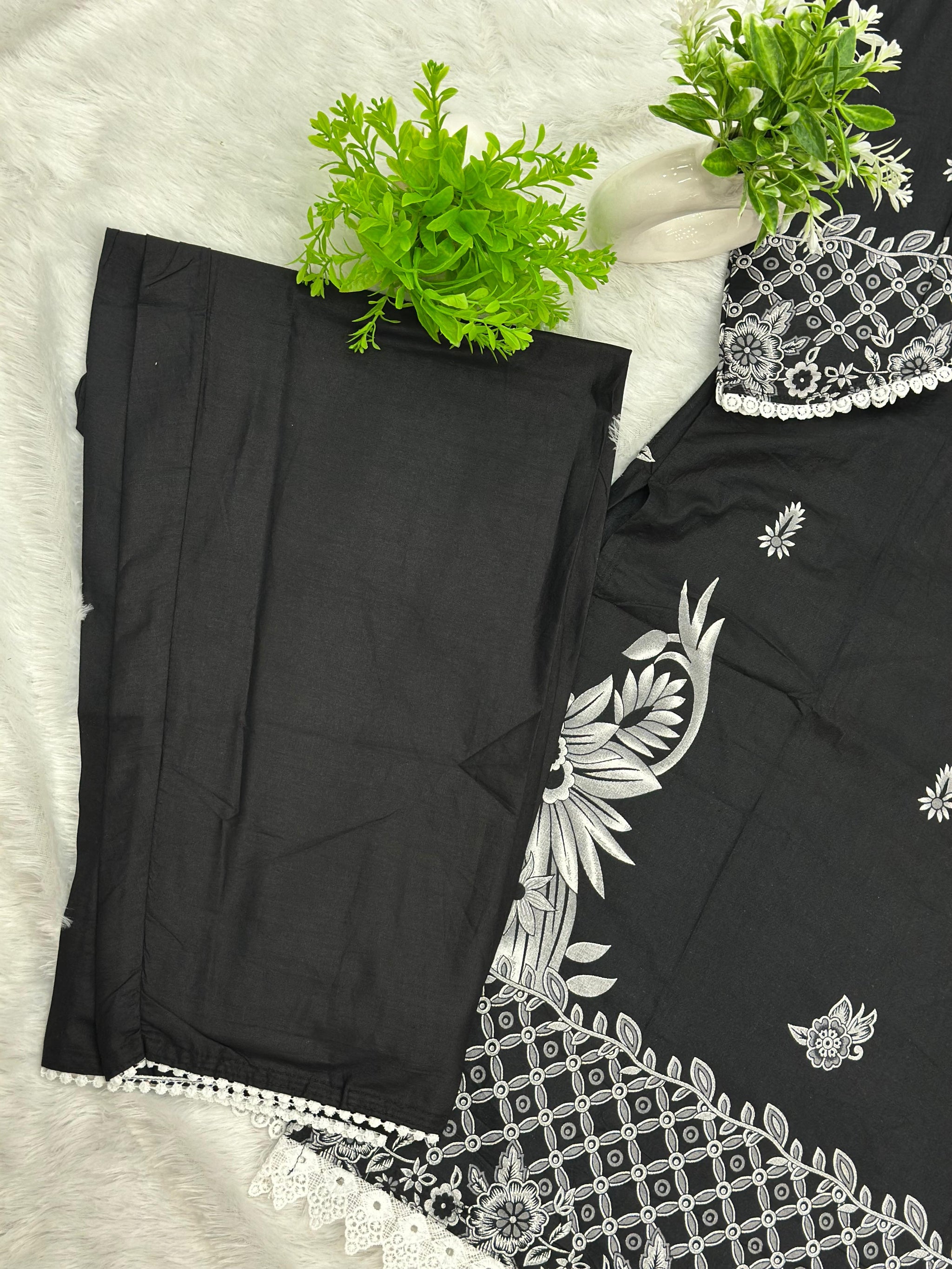 1076 Pakistani Printed Suit