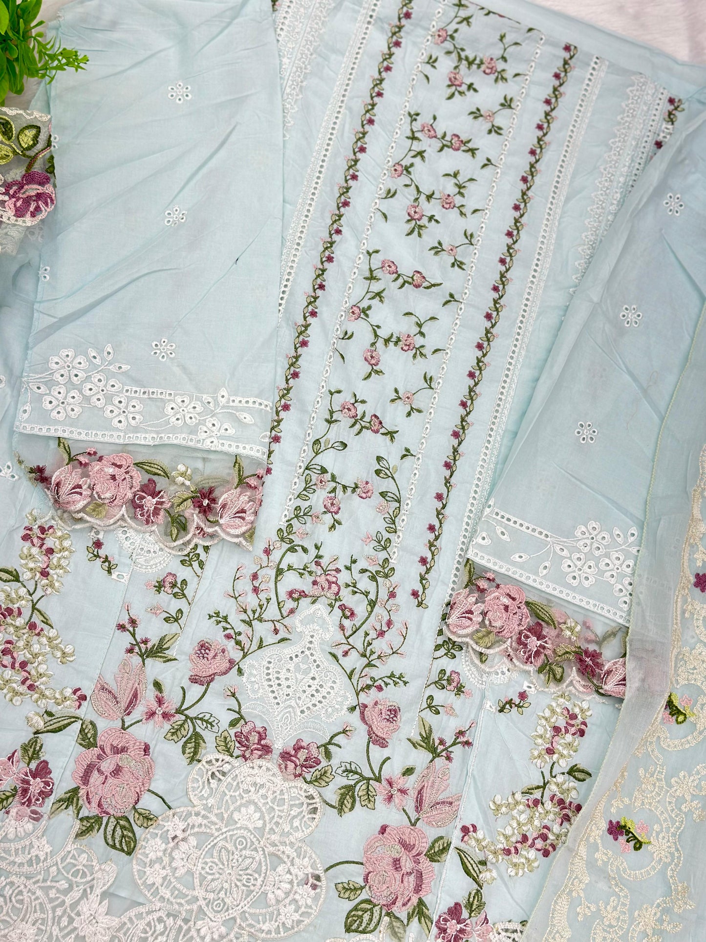 843 Elaf Pakistani Unstitched Lawn Suit