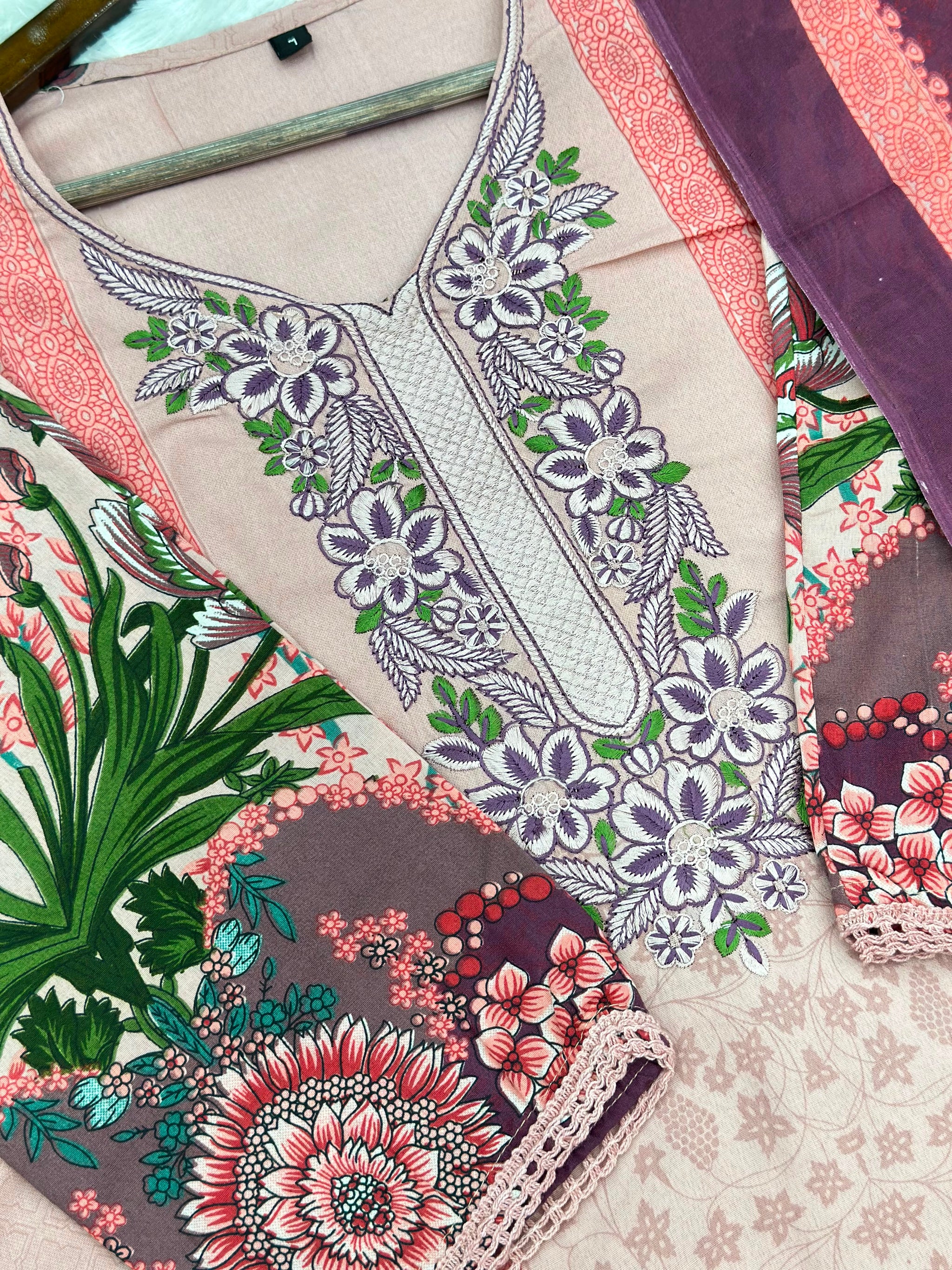 1047 Pakistani Embroidered Suit