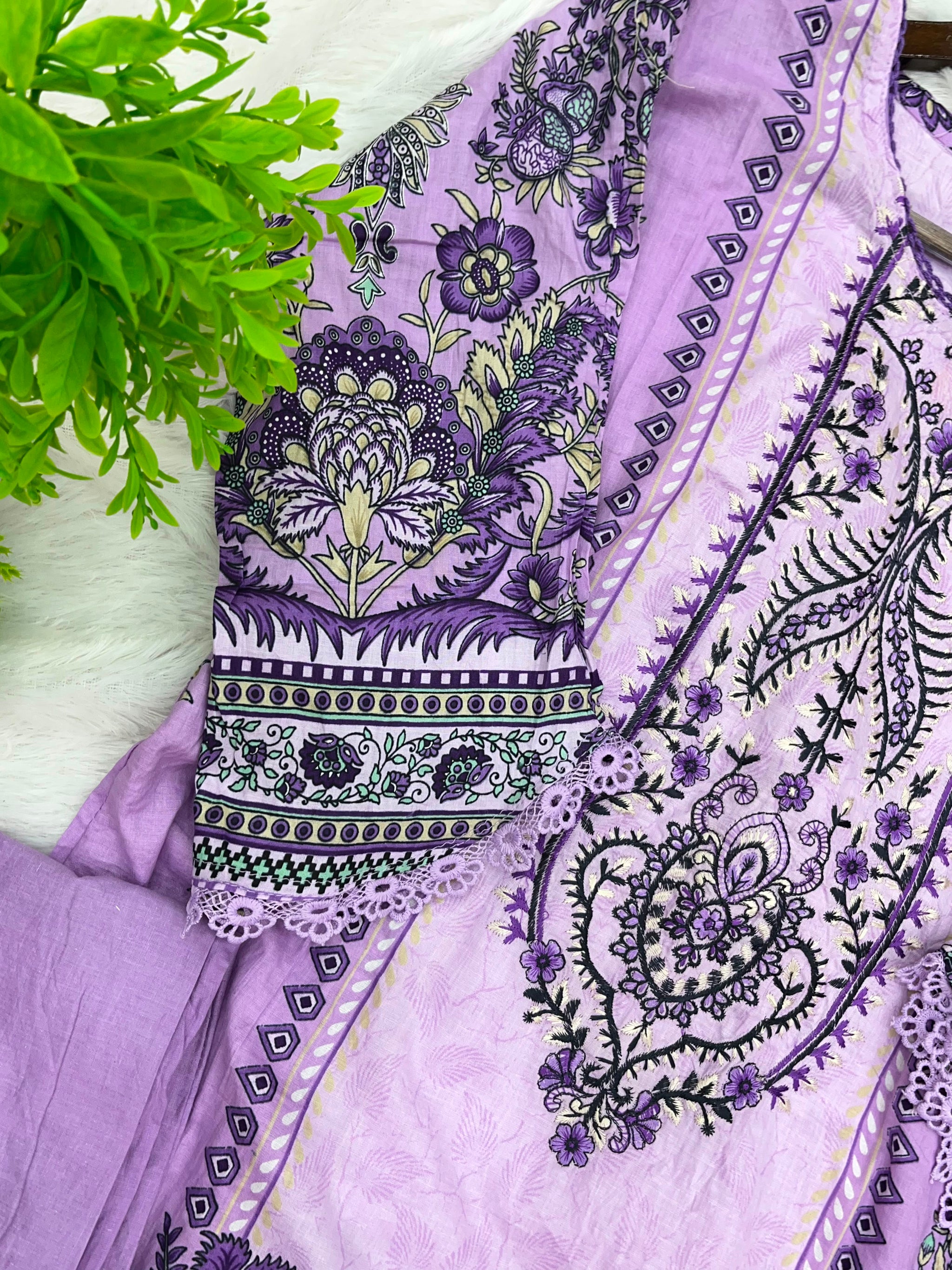1217 Pakistani Embroidered Suit