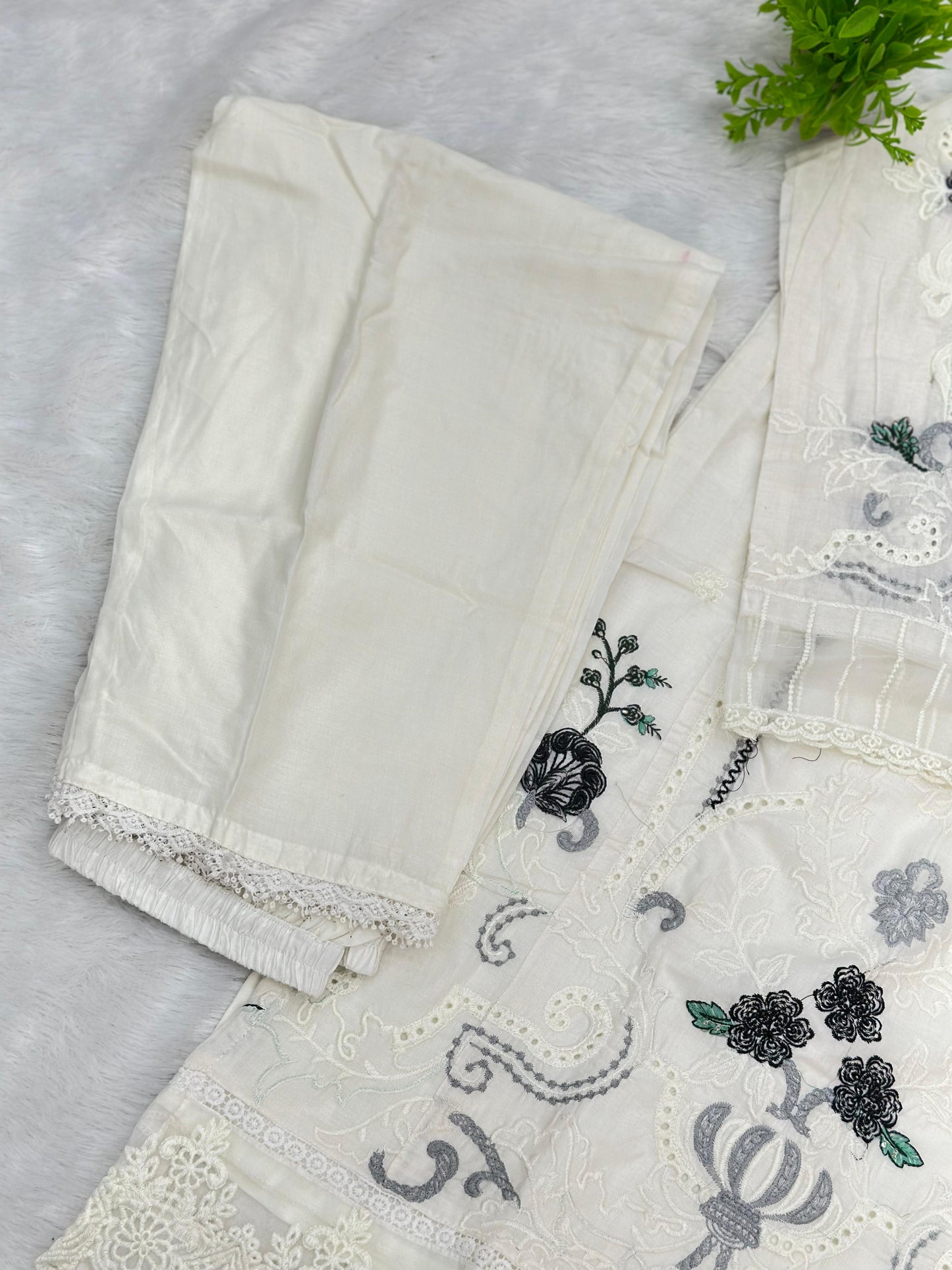 832 Pakistani Lawn Cotton Suit