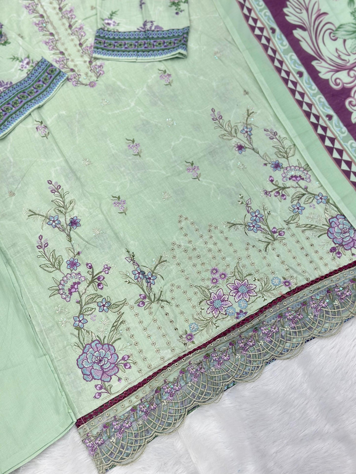 683 Pakistani Lawn Suit