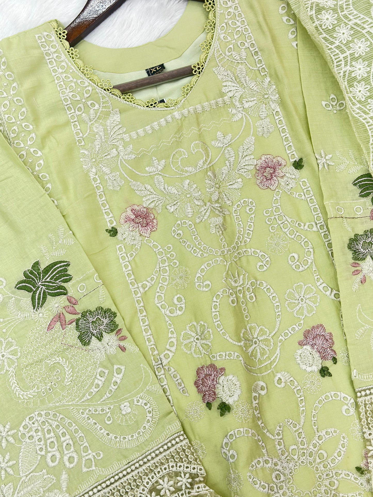 824 Pakistani Lawn Cotton Suit
