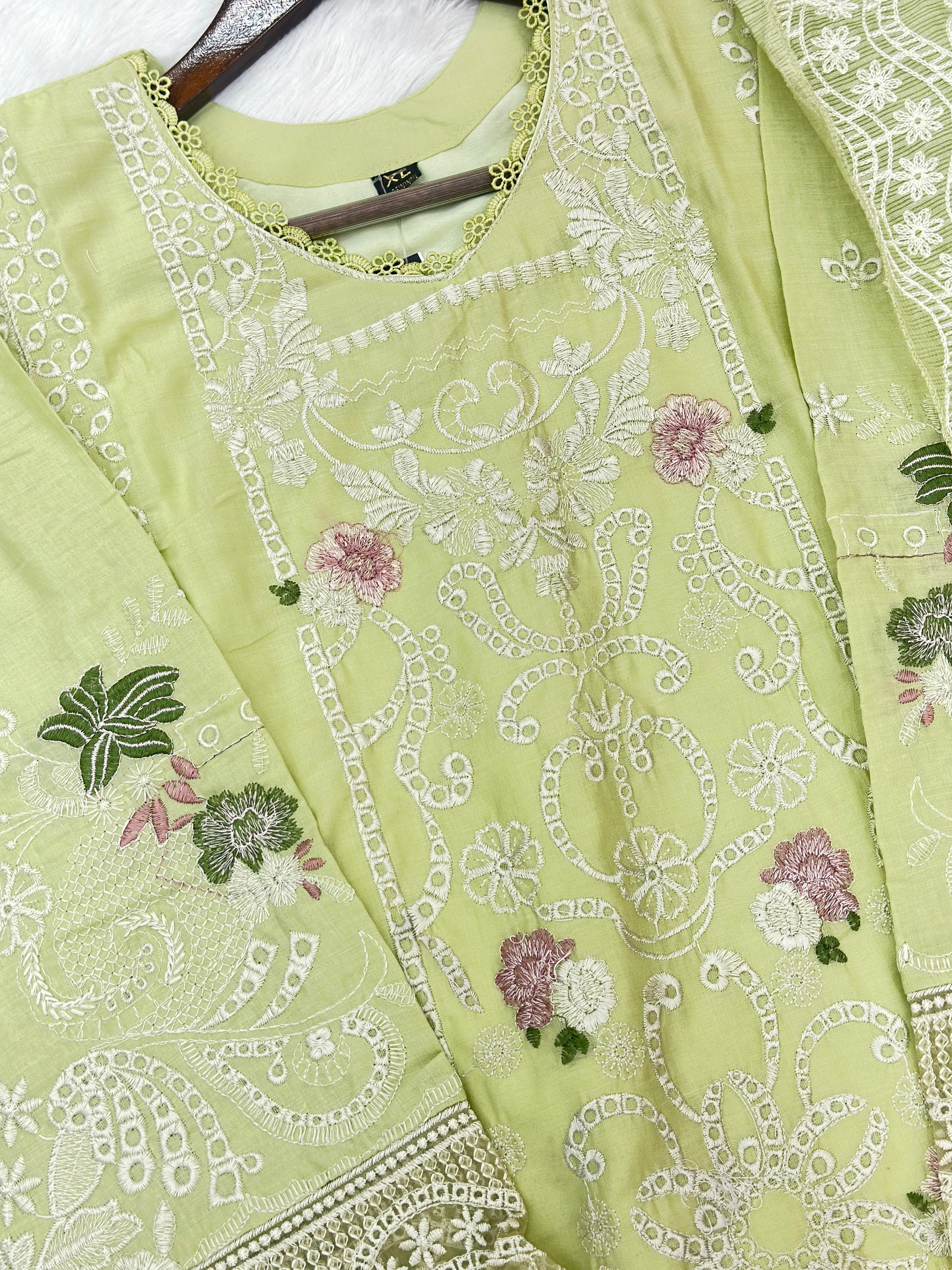 824 Pakistani Lawn Cotton Suit