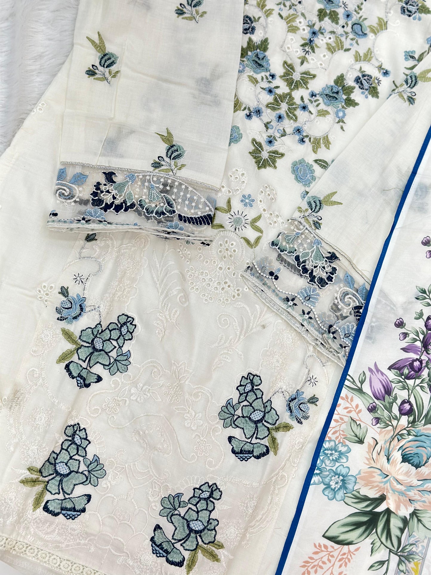 827 Pakistani Lawn Cotton Suit
