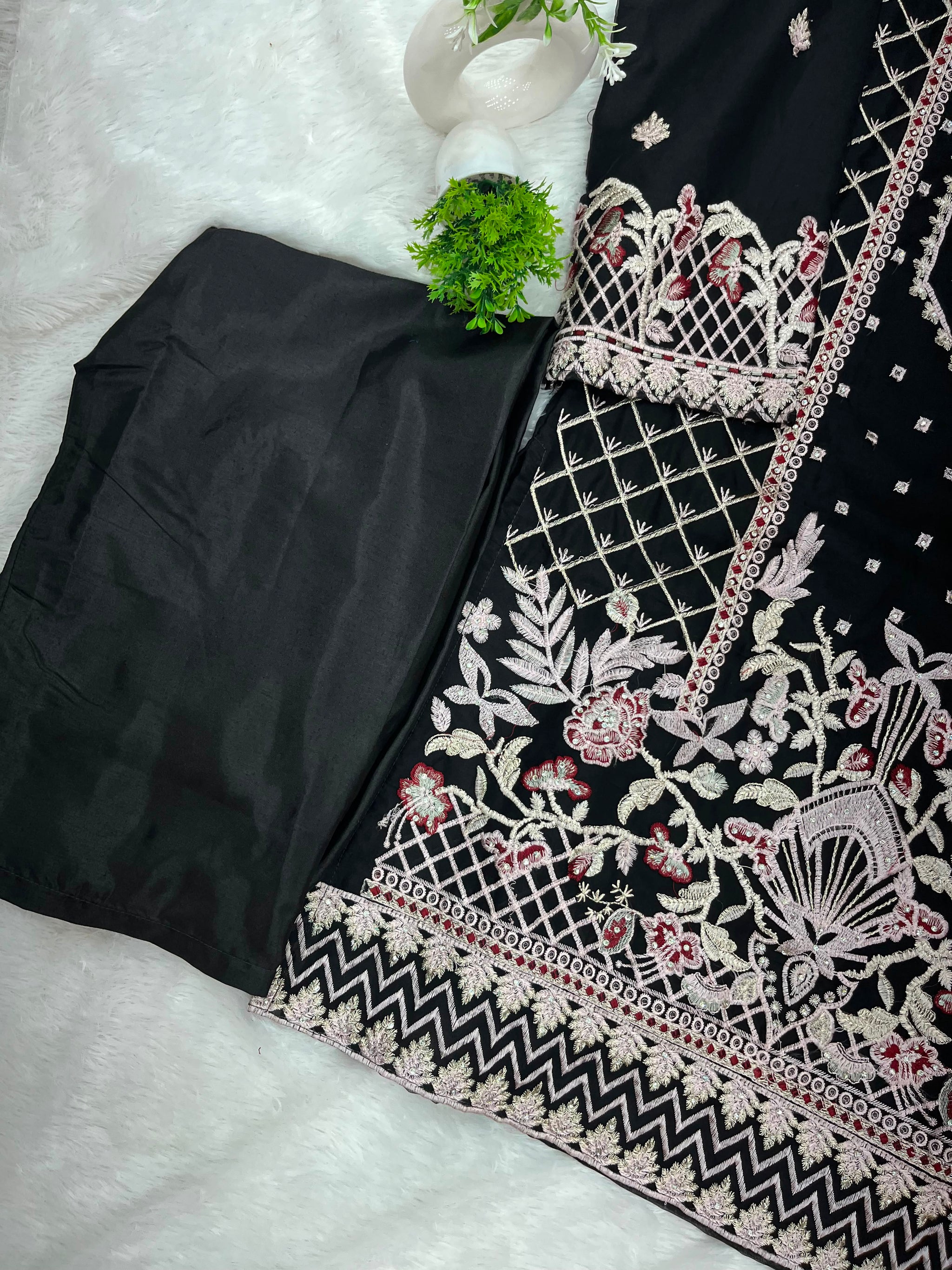 1143 Premium Pakistani Partywear