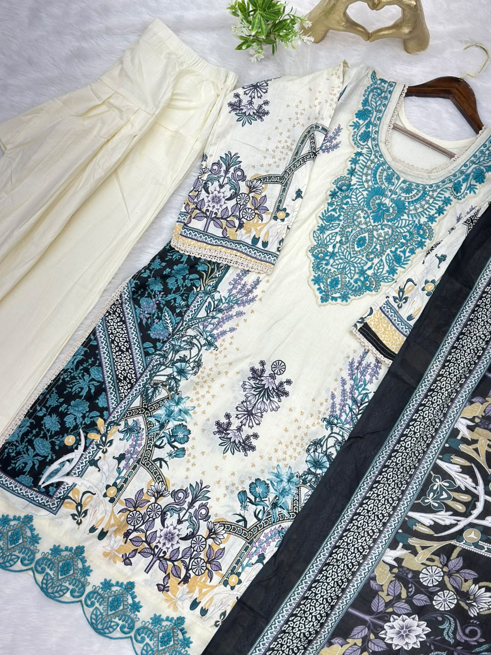 722 Pakistani Heavy Lawn Suit