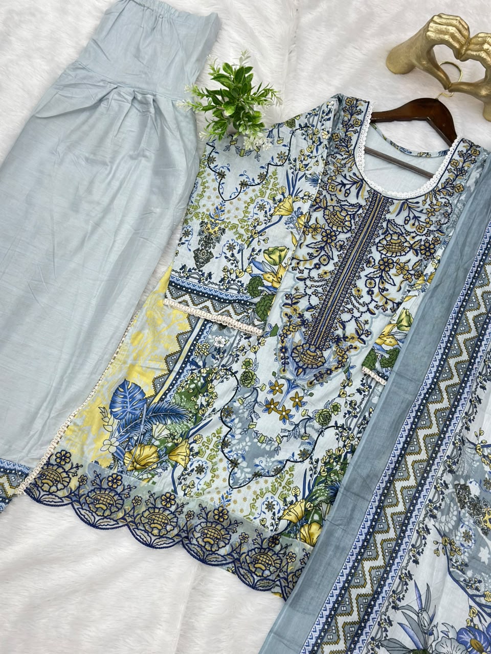 723 Pakistani Heavy Lawn Suit