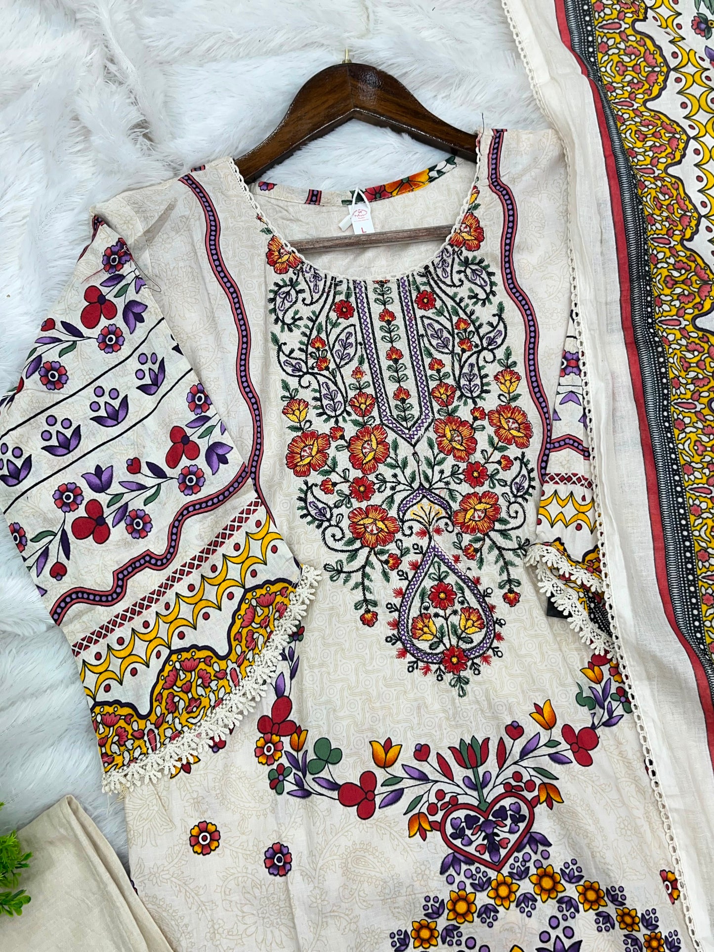 1220 Pakistani Embroidered Suit