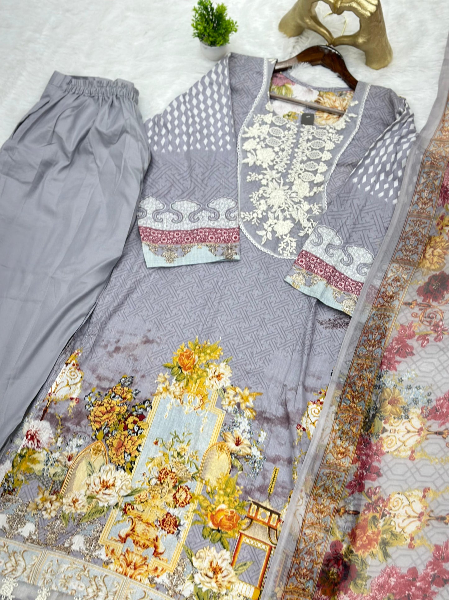 680 Pakistani Lawn Suit - Grey