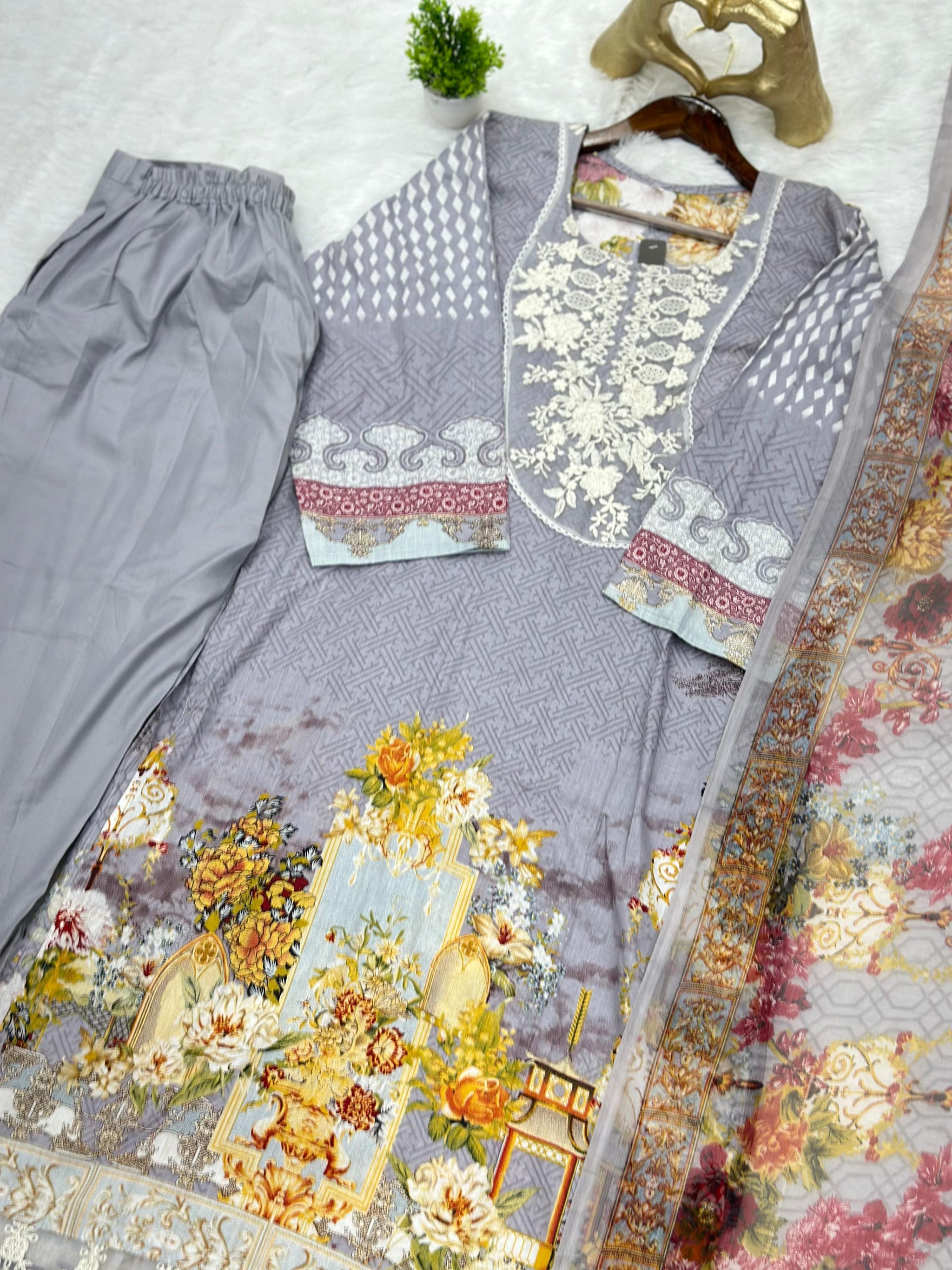 680 Pakistani Lawn Suit - Grey