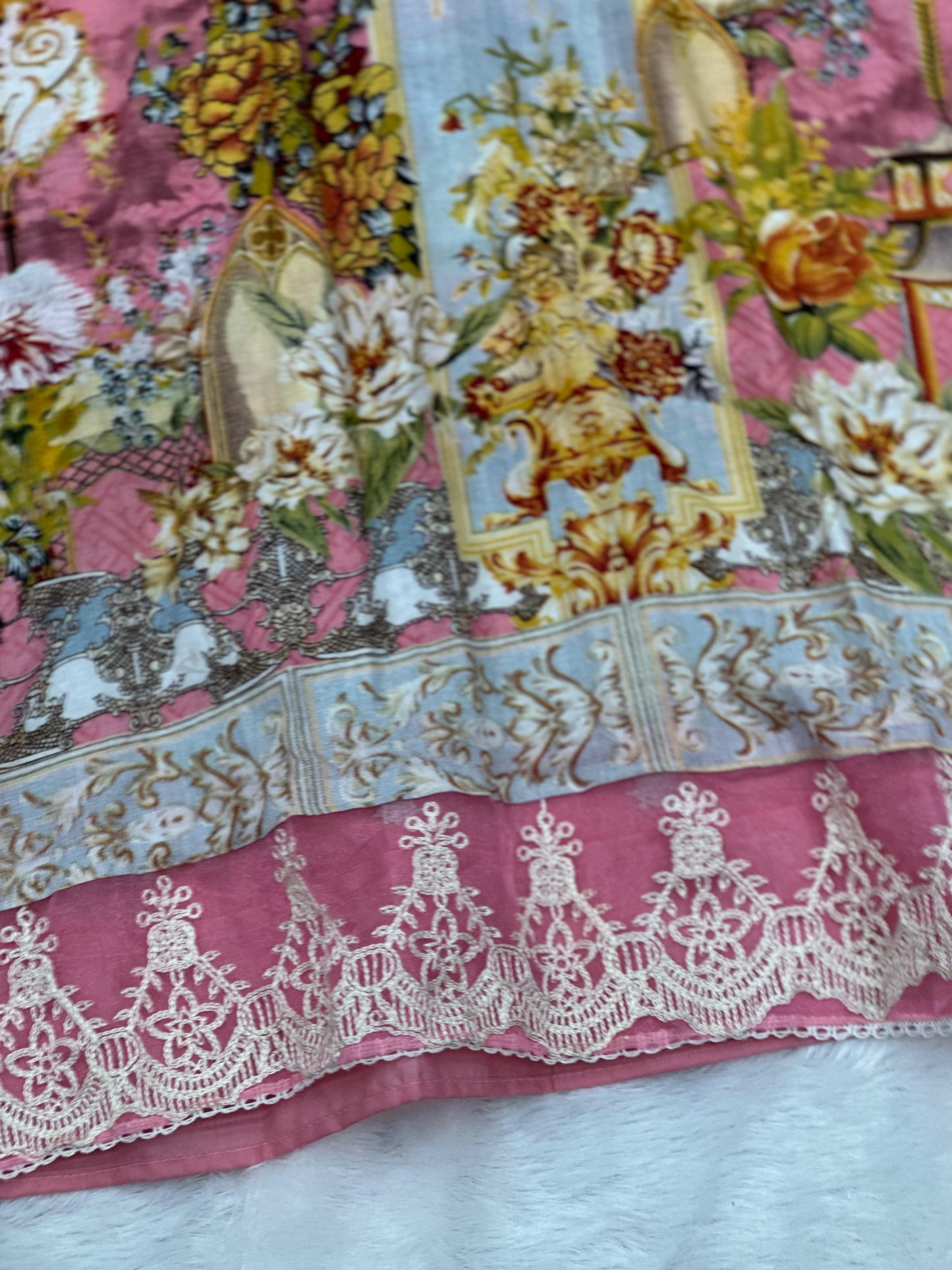 680 Pakistani Lawn Suit - Pink