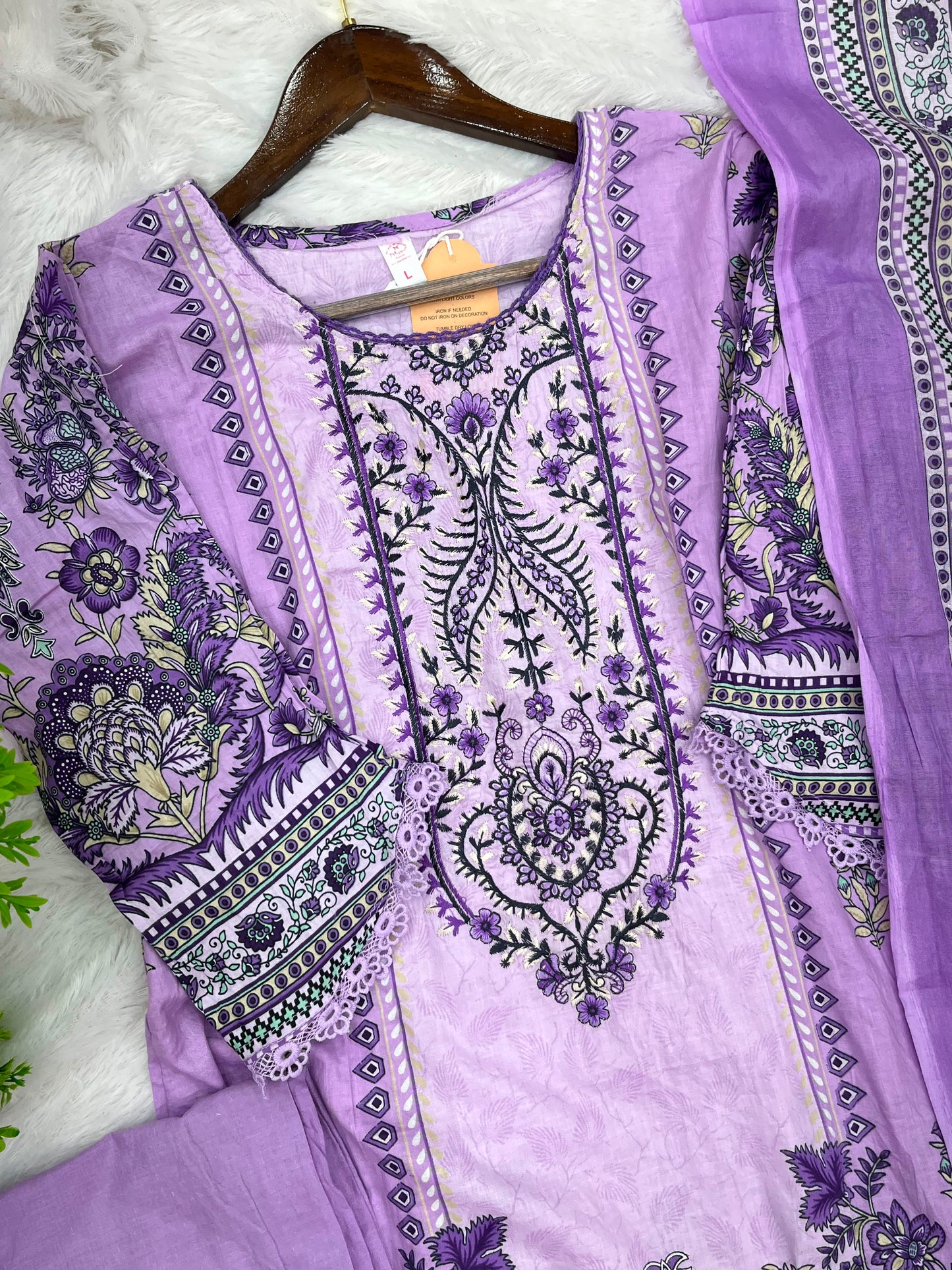 1217 Pakistani Embroidered Suit