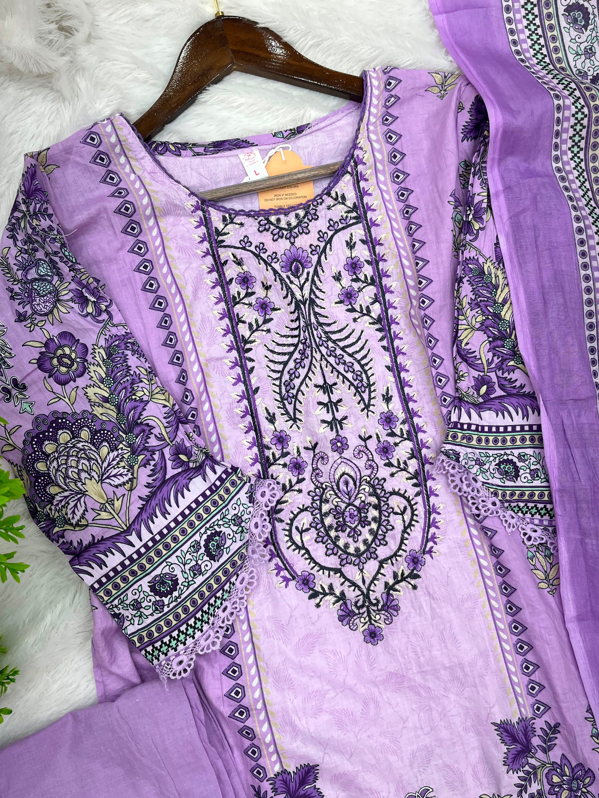1217 Pakistani Embroidered Suit